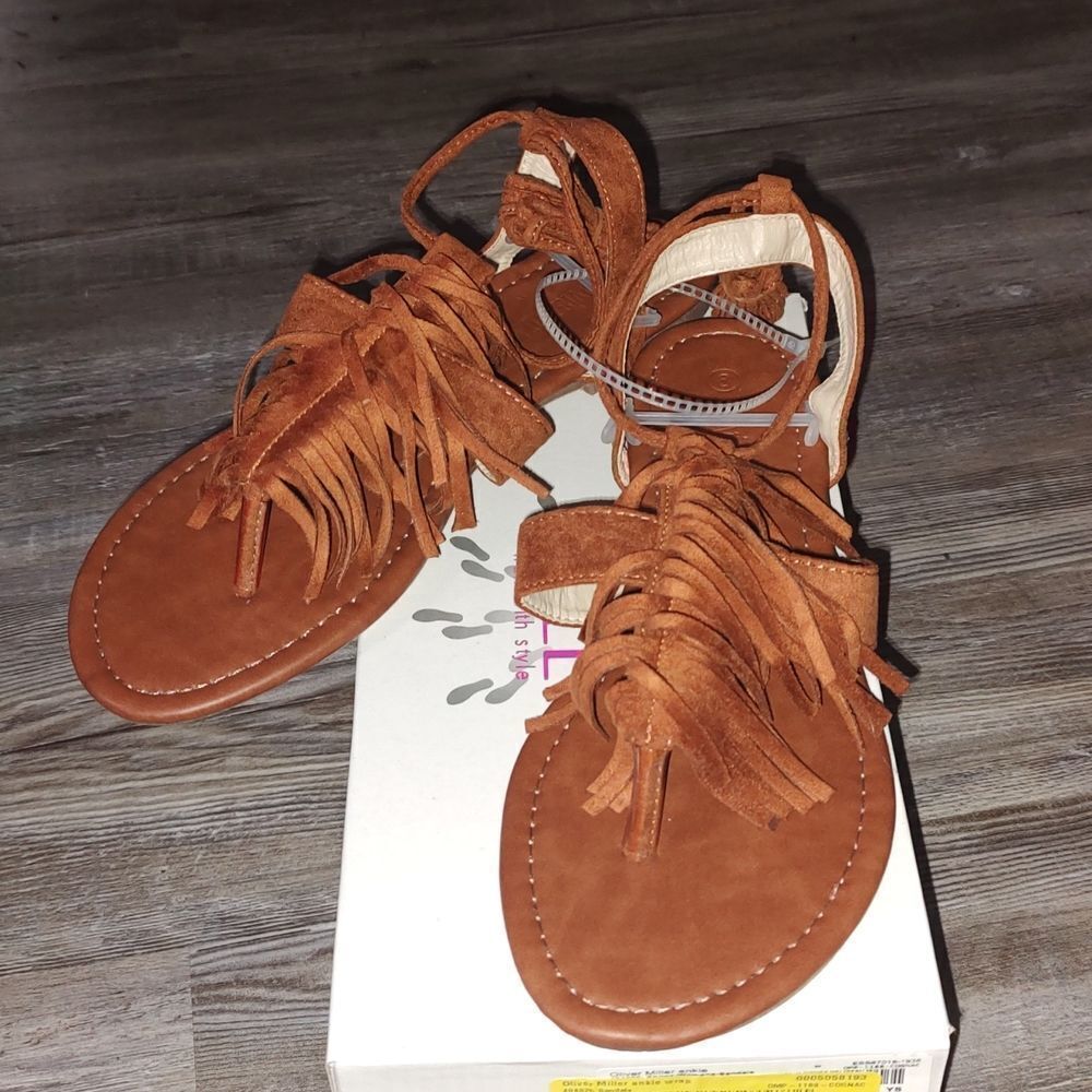 Olivia Miller Cognac Fringe Sandals Sz 8 NIB